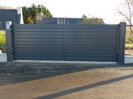 Portail Coulissant Maconnerie Cloture Rigide Lattes Occultant Gris Anthracite Tremuson Et On Apercoit A Portail Coulissant Portail Et Cloture Cloture Rigide