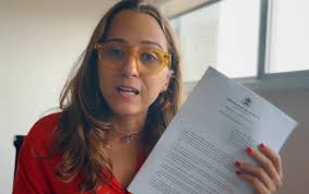 Kari Santos protocola seu primeiro projeto de lei e propõe escala 4x3