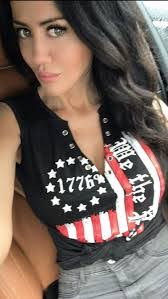 Sakari Burden's Instagram, Twitter & Facebook