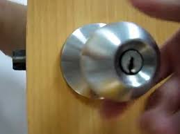 Take one end of the pin and bend half on itself, so that it can. How To Pick A Door Lock With A Bobby Pin Video Dailymotion