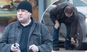I've lived hawaii since the mid '80s when i moved here at the age of 21. Peter Kay Makes A Rare Appearance In Public As He S Seen At Petrol Station Ahead Of Tour Daily Mail Online