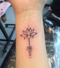Tatouage dotwork tatouage dentelle tatouages impressionnants tatouage croquis tatouage avant bras designs de tatouages tatouage de lotus mandala tatouage fleur de lotus tatouages mandala. Tatouage Fleur De Lotus 20 Idees De Modeles Pour S Inspirer