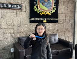 Reconocimiento Municipal a Amelia Rojas Cáceres por Sus Logros en Patinaje 