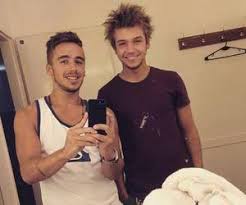 Dejar de extrañarte, náufrago, algo de mí, corazón apagado, melodía sin sol, formas, te franco masini lyrics. Franco Masini Y Stefano De Gregorio Pagina Inicial Facebook