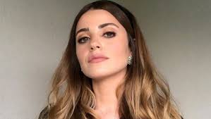 Eyüboğlu was born on 15 june 1988 in ankara, turkey as saadet ezgi eyüboğlu. Ezgi Eyuboglu Kimdir Nereli Ve Kac Yasinda Ezgi Eyuboglu Hayati