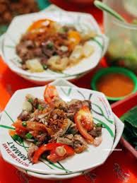 Karena soto yang satu ini memiliki daging yang telah di oseng terlebih dahulu, dihidangkan pada kuah dan mangkuk yang berbeda, serta tambahan rempah yang sangat harum. Soto Betawi H Mamat Tomang Lengkap Menu Terbaru Jam Buka No Telepon Alamat Dengan Peta