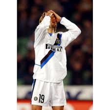 Per lui 12 presenze e 2 reti in maglia nerazzurra nella sua ultima stagione in serie a. Inter Milan 2002 2004 Batistuta 19 Awaykit Nameset Printing