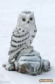 Abgeschlossen und von hand aus einer reihe von holz gemalt, wird eine ungewöhnliche und berührende dekoration in japan die eule ist bekannt als der gesegnete vogel und auch das maskottchen der olympischen winterspiele von nagano, was fürmut und glück darstellt. Eule Owl Schnitzen Mit Der Kettensage Eule Marmorskulptur