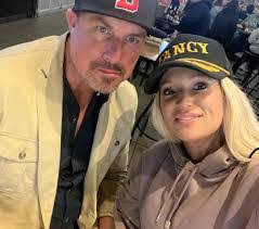 Sandy Macon's Instagram, Twitter & Facebook