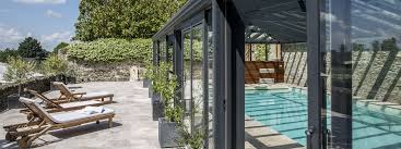 Toit De Veranda Ouvrant Avec Possibilite De Motorisation Cover Concept France Belgique Toit De Veranda Veranda Piscine Decoration Exterieur