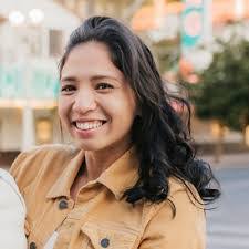 Sarah Tott's Instagram, Twitter & Facebook