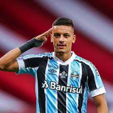 Ricardinho is 20 years old (23/04/2001). Ricardinho Explica O Motivo De Ter Atravessado O Campo De Joelhos Lance