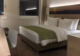 We are just off the a5 motorway and offer a regular shuttle service from frankfurt airport between 6am and 10:45 pm. Holiday Inn Frankfurt Airport Bewertung