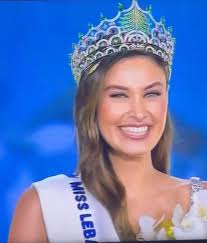 🇬🇷 Go Miss #Greece, Korina Emmanouilidou, dressed as Goddess Hera, the  Goddess of Gods symbolising beauty, family and protection of its members.  Korina Emmanouilidou in her national costume representing Greece in the