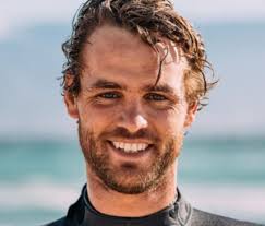 Ondersoek wys walvis tref geliefde vlieërplankryer