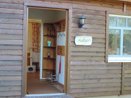 Das ferienhaus 'rohrdommel' liegt inmitten einer reetdachferienhaussiedlung auf dem königshörn, die unmittelbar an den kurpark grenzt. Ferien Mit Katze Ferienhaus Ferienwohnung Mecklenburger Seenplatte