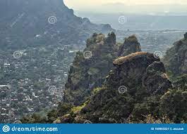 Bienes raices en tepoztlán, morelos, méxico. Schone Ansicht Der Berge Von Der Spitze Tepozteco Hugels Tepoztlan Morelos Mexiko Tepoztlan Magische Stadt Stockbild Bild Von Frontseite Aufstieg 150903227