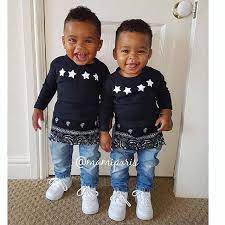 These adorable curly kids are giving us insane baby fever! Websta 101blackplatinumkids Hello Cutie Pies Cuteness Overload Mamipxris Follow 101bla Twin Baby Boys Toddler Boy Outfits Beautiful Black Babies