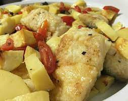Questo piatto può essere accompagnato da diverse verdure e arricchito con tante erbe e spezie; Baccala Con Patate Al Forno Tutti I Segreti Della Ricetta Napoletana