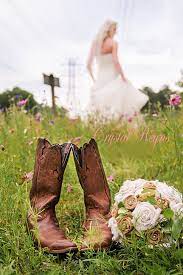 36 Cheerful Country Wedding Decor Ideas Wedding Forward Country Wedding Photography Country Wedding Pictures Country Wedding Photos