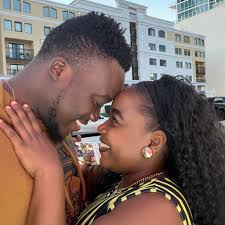 Mwen salye kouraj Guerrier Henry, ki envite Pot pawòl Viv ansanm nan, pou  manyen eklere antèn popilasyon. Si yo gendwa pale ak jounalis blan  ameriken, yo ka pale ak jounalis Ayisyen tou.