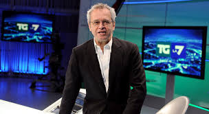 Direttore è andrea salerno, l'annunciatore ufficiale il doppiatore . Incendio A La7 Mentana Interrompe La Diretta Del Tg Video