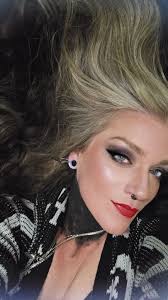 Tucson Artist Seeks Like-Minded Connections