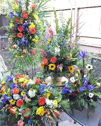 Sympathy Designs For Casket Standing Spray And Urn Arrangement Sympathy Floral Urn Arrangements Funeral Flowers