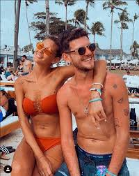 Caut prieteni emo, cine e interesat?:> 4 răspunsuri. Nu O SÄƒ IÈ›i VinÄƒ SÄƒ Crezi Cum ArÄƒta Inainte De OperaÈ›iile Estetice Iubita Unui Cunoscut Targujian Foto Gorjonline Zi De Zi InformaÈ›i