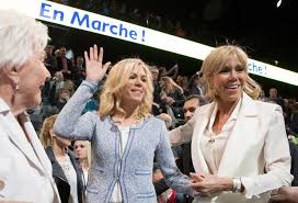 Μακρόν σε τηλεοπτική συνέντευξή του έκανε. O Makron Exei Kai Paidia Kai Eggonia 3an8ies Me Typo Oi Kores Ths Mprizit Synomhlikes Me Ton Ypopshfio Proedro Eikones Kosmos Iefimerida Gr