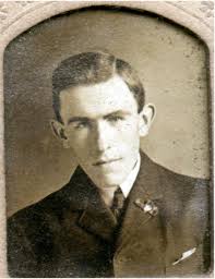 Hello all! I'm a Belgian journalist trying to find archive  pictures/information of a Belgian man who worked as a press feeder for  Parke, Davis & Co in Detroit around 1918. If you