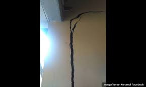 Bilik sewa flat pkns taman keramat permai au1; Malaysiakini Cracks In Building Force Flat Occupants To Evacuate