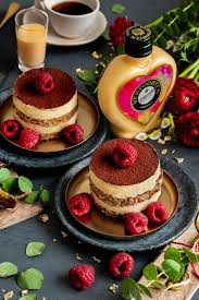 Tiramisu Mit Himbeeren Und Eierlikor Verpoorten Himbeer Tiramisu Nachtisch Mit Eierlikor Rezept In 2020 Einfacher Nachtisch Himbeer Tiramisu Dessert Ideen