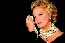 Io quando vado nei loro paesi mi devo adattare, quindi non capisco perché loro vengono accettati se sono incapaci di farlo. Martedi Katia Ricciarelli A Bitonto Per Memento Polemiche Sulla Sua Partecipazione