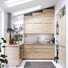 Kuche Im Holzlook Mit Dachschragen Neue Kuche Kuche Mit Viel Stauraum Kleine Kuche Gut Genutzt Helle Kitchen Cabinet Layout Kitchen Planner Kitchen Design