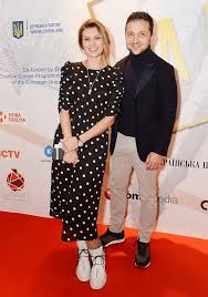 13 травня 2021 в 16:54. Kostyumi Ta Printi Stil Novoyi Pershoyi Ledi Ukrayini Jetsetter