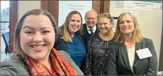 Amie Peters's Instagram, Twitter & Facebook