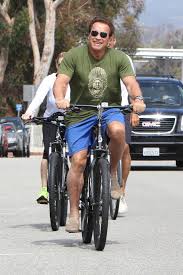 Arnold Schwarzenegger On A Bike Fitness Fahrrad Sport Fitness