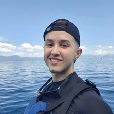 Love to meet new friends as I travel worldwide. Check me out  @mikechasemunoz