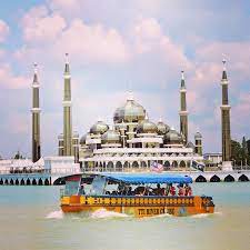 Masjid kristal, terengganu merupakan salah satu masjid yang unik dan mempunyai personaliti tersendiri. 27 Tempat Menarik Di Kuala Terengganu Paling Popular Tahun 2021
