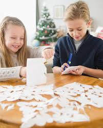 This fun, little diy craft combines a few different christmas decorations to create one, stunning mantelpiece: How To Make Paper Snowflakes Easy And Cheap Homemade Christmas Decorations Explained