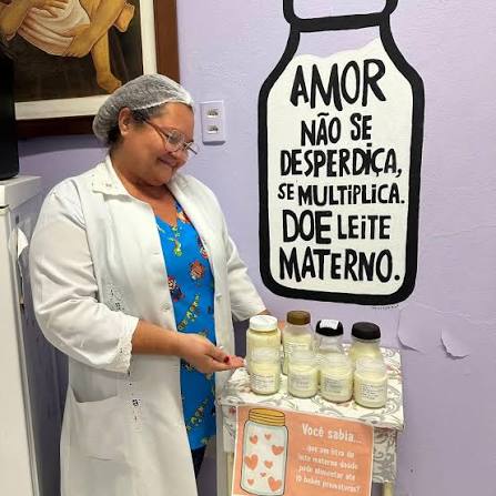 Banco de leite humano: como a doação de leite materno ajuda a salvar bebês. Os bancos de leite humano coletam, analisam, pasteurizam e distribuem leite materno para bebês que mais precisam —