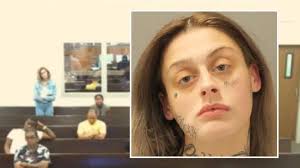 Madre de Houston Juniper Bryson intenta vender a su bebé recién nacido en  un grupo de Facebook