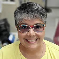 Hoy es el aniversario de la ordenación sacerdotal del P. Donald Vega, SJ.  Se ordenó sacerdote el 10 de junio de 1965. ¡Enhorabuena P. Vega!