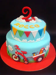 Torte Di Compleanno Per Bambini Maschi Torta Ricoperta Con Pasta Di Zucchero Torta Bi Decorazione Della Torta Di Compleanno Torte Cupcake Torte Di Compleanno