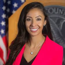 Candi Lee's Instagram, Twitter & Facebook