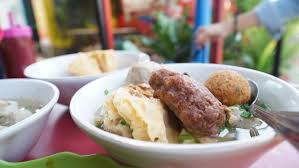 Nasi pecelnya di sini terdiri dari sayur taoge, kangkung, kacang panjang, dan lainnya. Panduan Rekomendasi Kuliner Mudik Sepanjang Jalur Pantura Part Ii Kumparan Com