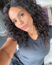 Sanaa Lathan fête ses 49 ans aujourd'hui ! 🥳🎉🎂 Son prénom signifie  "œuvre d'art" en Swahili. Elle commence au cinéma en 1996 et joue le rôle  de Vanessa Brooks, la mère de