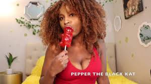 Lamiendo, chupando y comiendo una gomita gigante (ASMR)