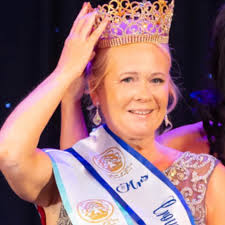 UK Queen Mrs crown and Glory